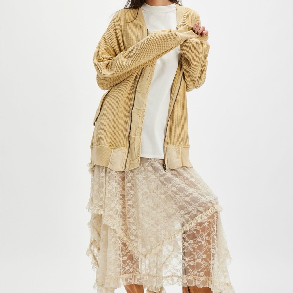 Free People One Lupo Bomber Cardi NWOT
Size S/P soft yellow - Picture 2 of 8